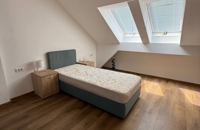 Аренда просторной, двухэтажной, 3-комнатной квартиры, 80 м², центр Белграда, Сербия